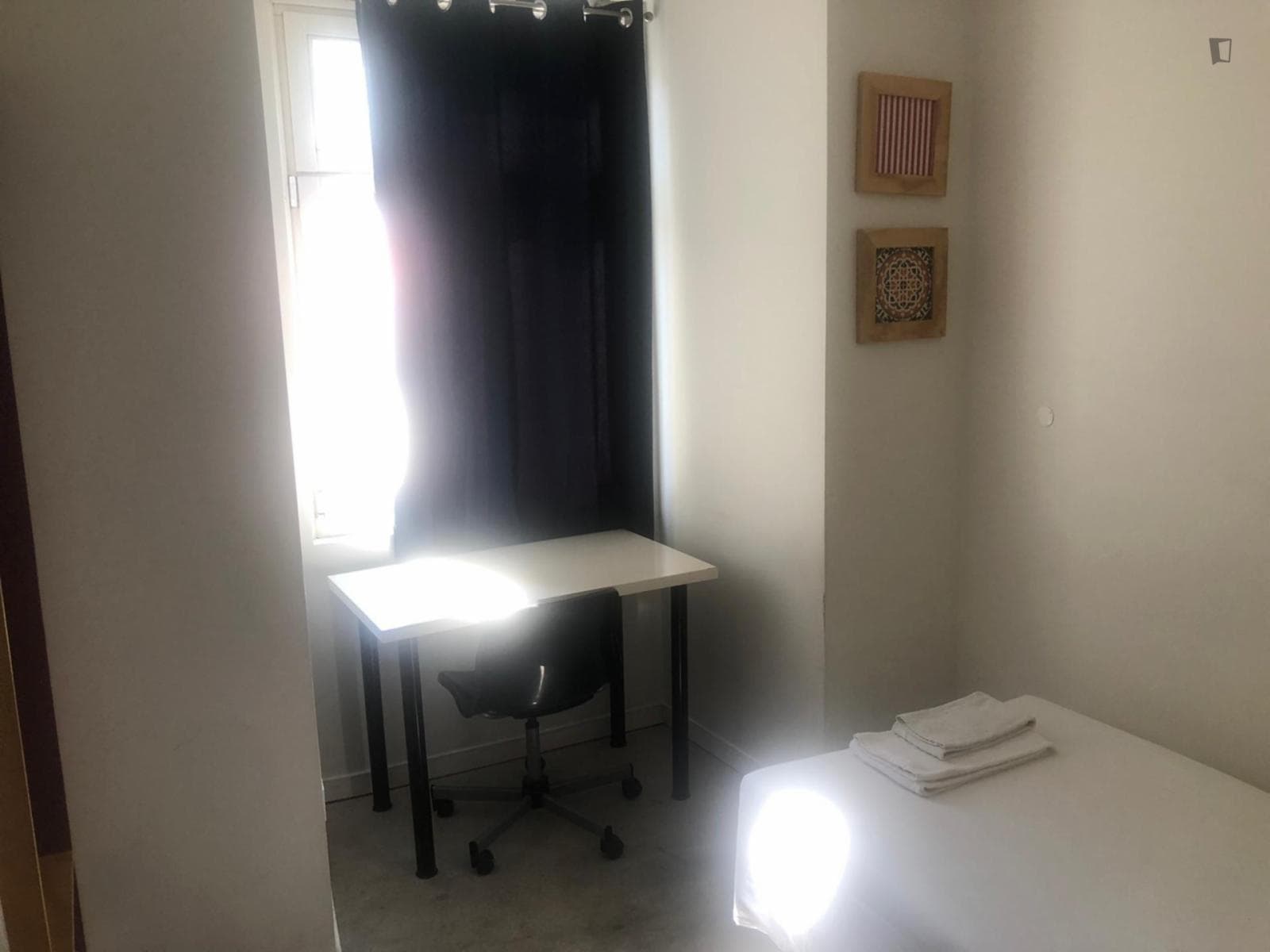 Warm single bedroom in a student residence, in Intendente photo 1