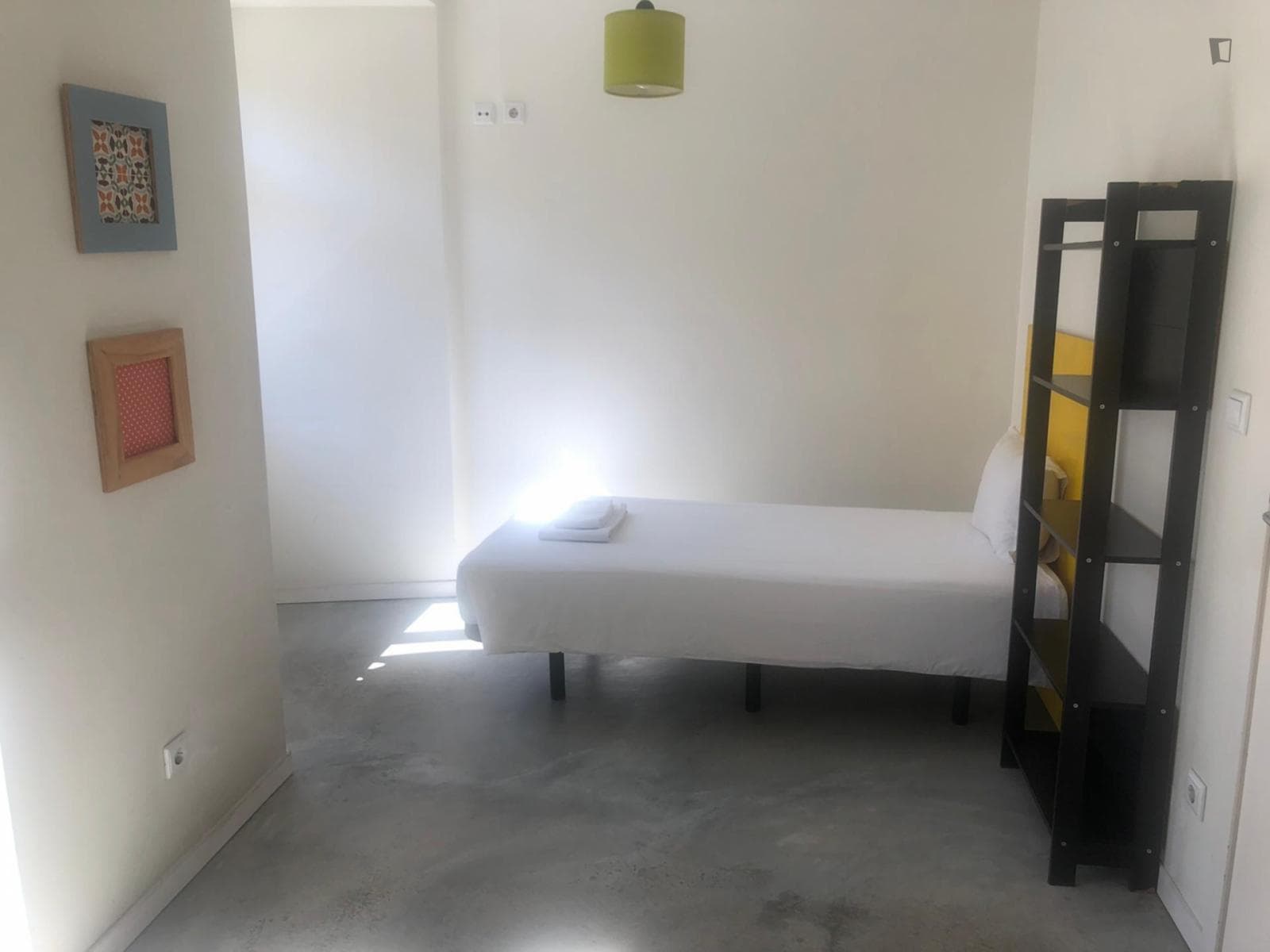 Homely single bedroom in a residence, in Intendente photo 1