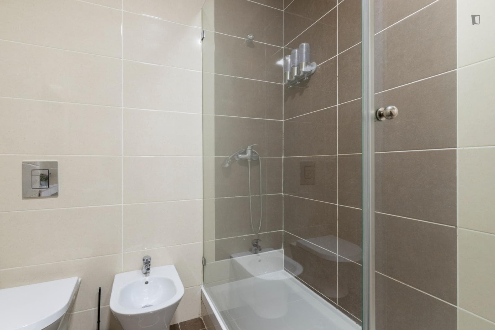 Cosy twin bedroom near the Intendente metro station photo 1