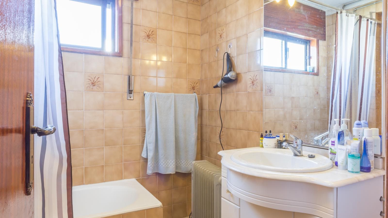 Single bedroom in a 4-bedroom flat near Faculdade de Engenharia photo 1