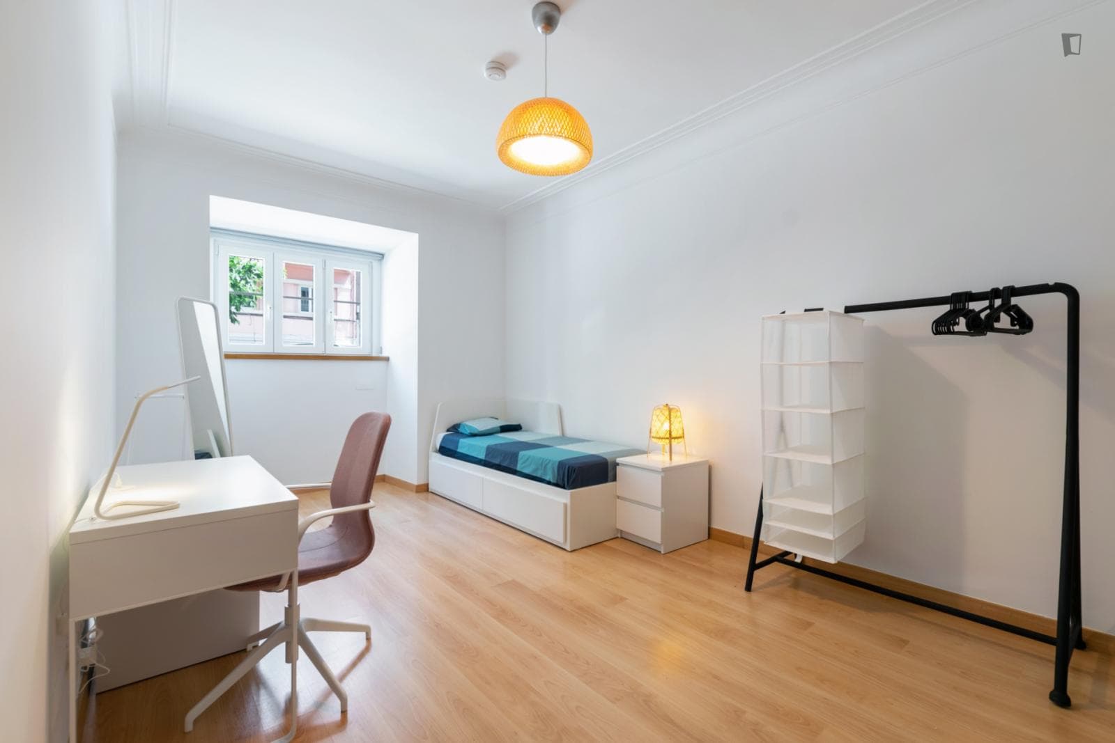 Spacious bedroom in Lisbon city center photo 1