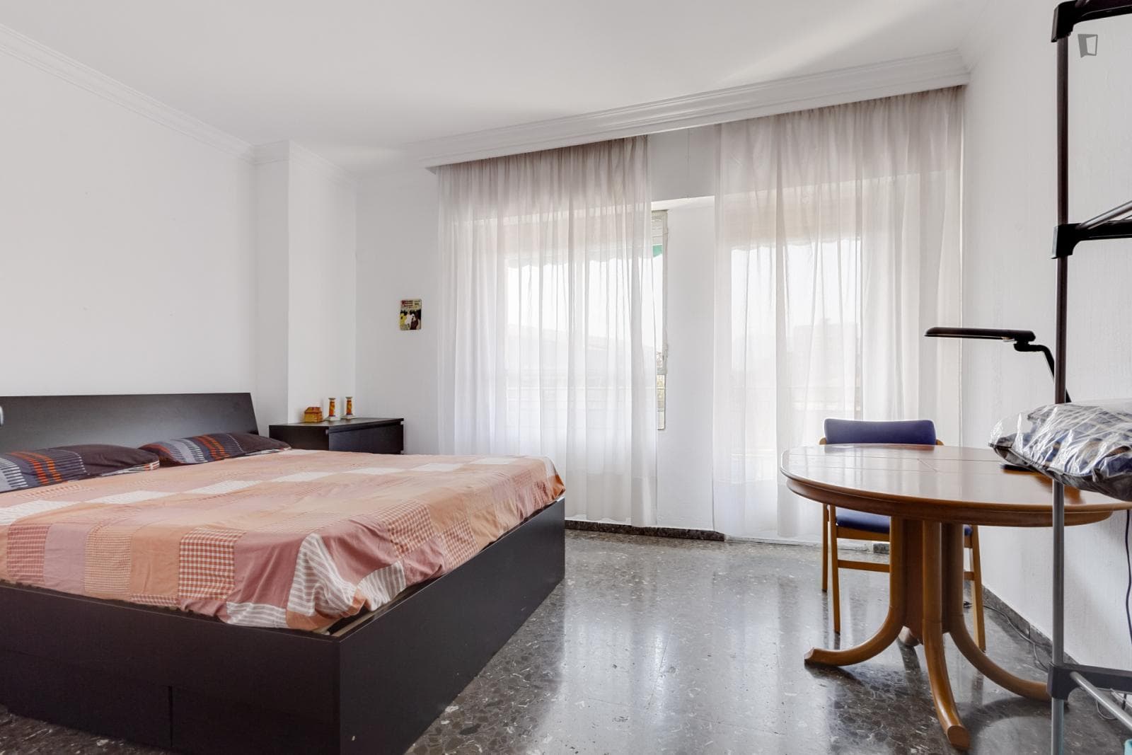 Double bedroom with private balcony in a international student flat, next to UM photo 1