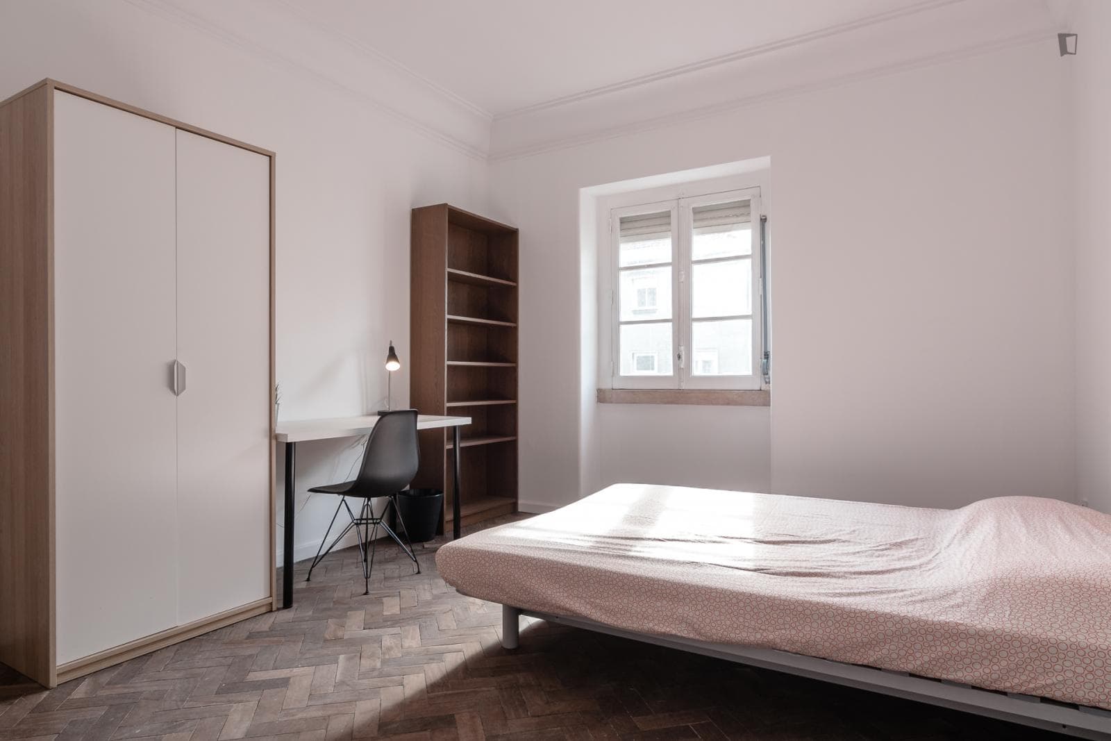 Marvellous double ensuite bedroom close to IST photo 1