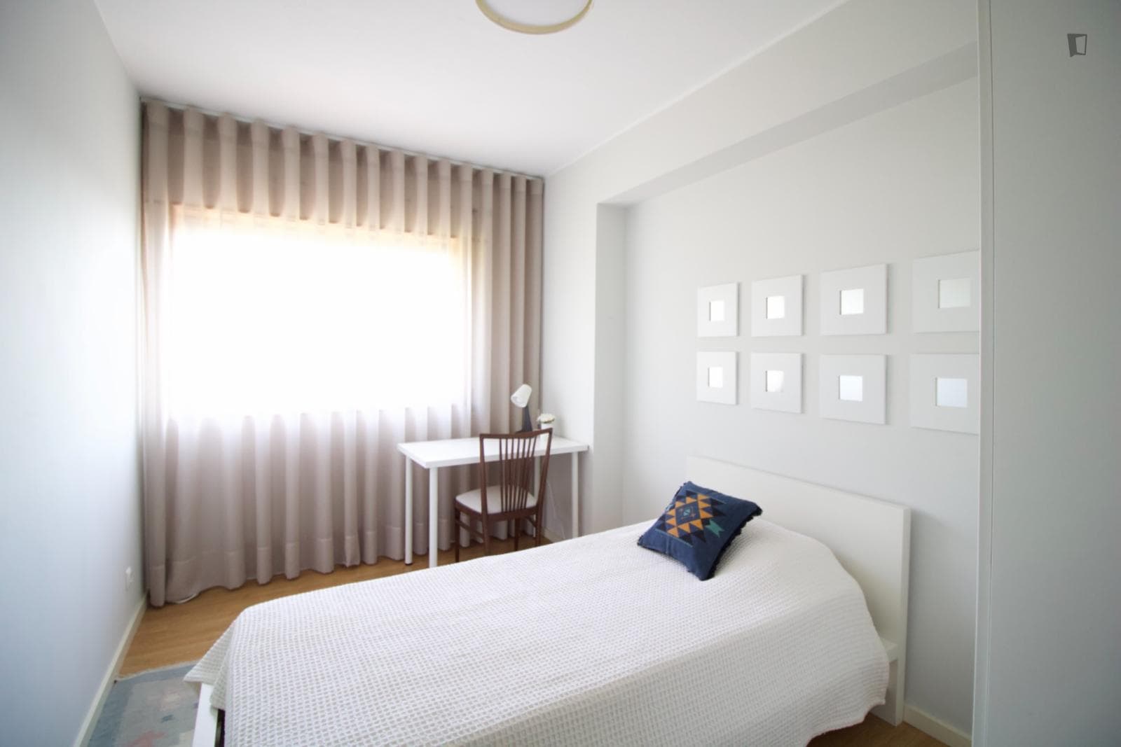 Cosy bedroom close to Nasoni metro station, Fernando Pessoa University photo 1