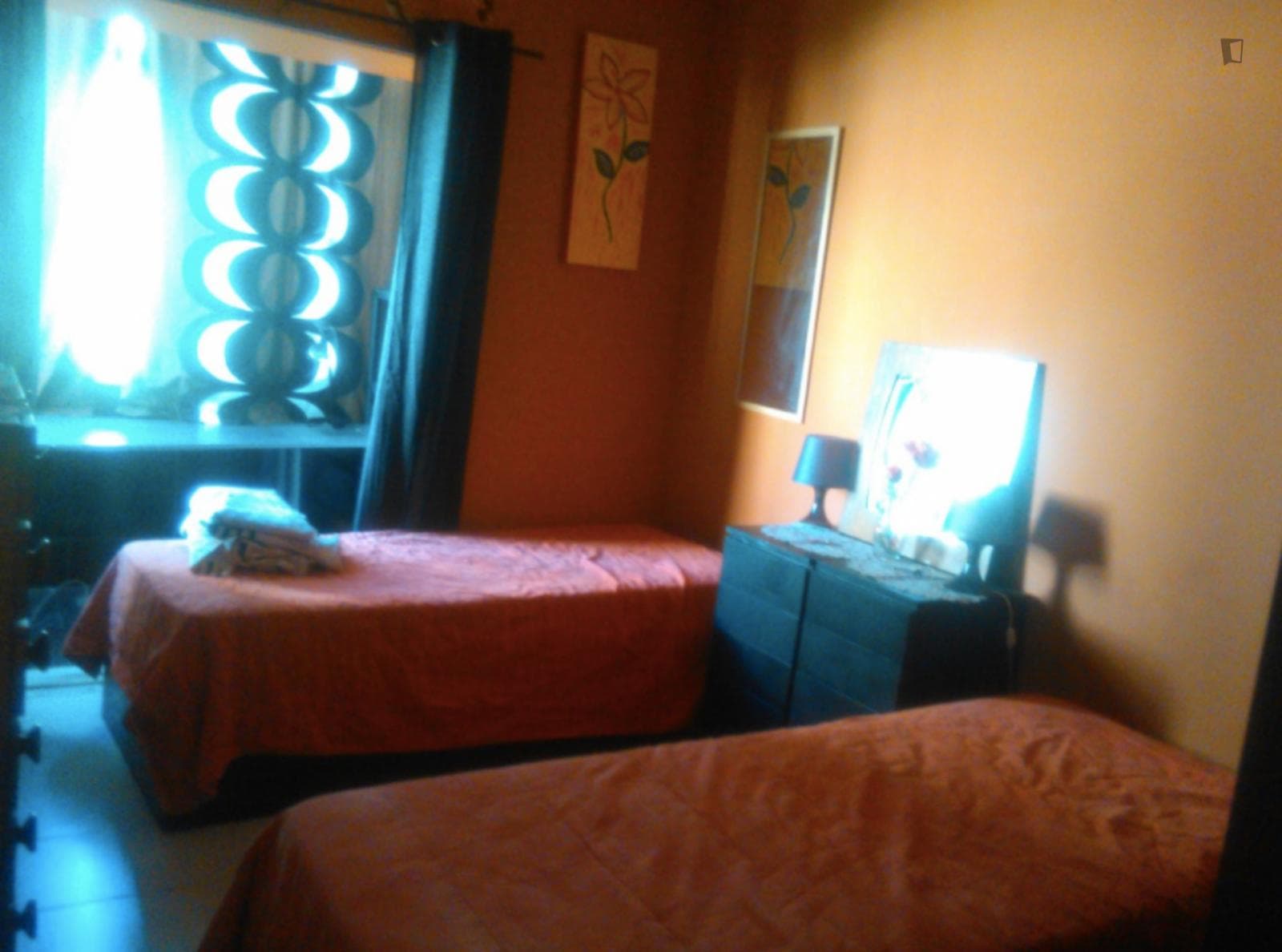 Welcoming twin bedroom in Senhor Roubado photo 1