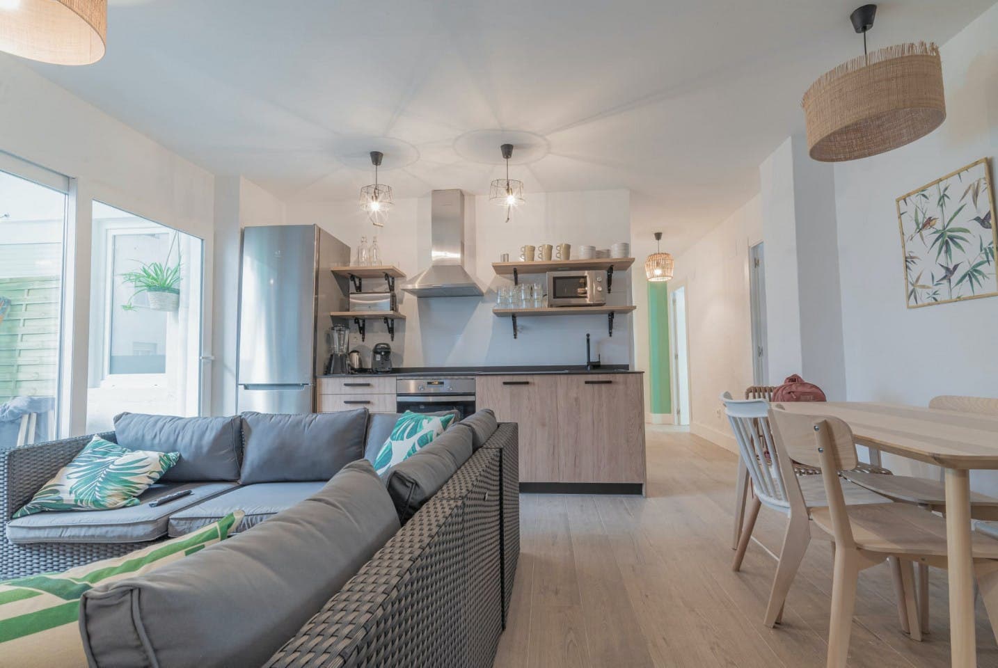 Elegant Bright Apt. w/ Terrace photo 1
