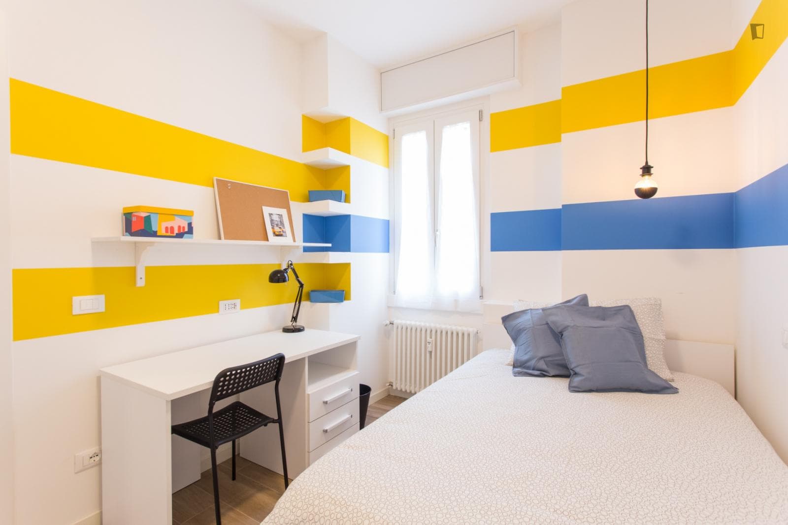 Lovely single bedroom in a 3-bedroom apartment in Lorenteggio photo 1