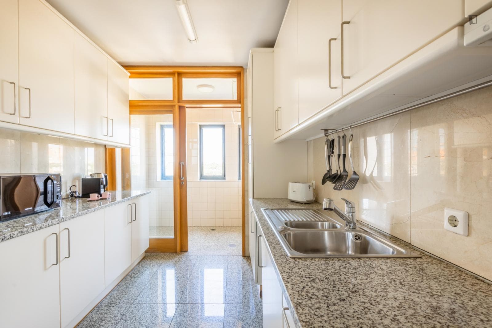 Welcoming 1-bedroom apartment in sunny Foz do Douro photo 1