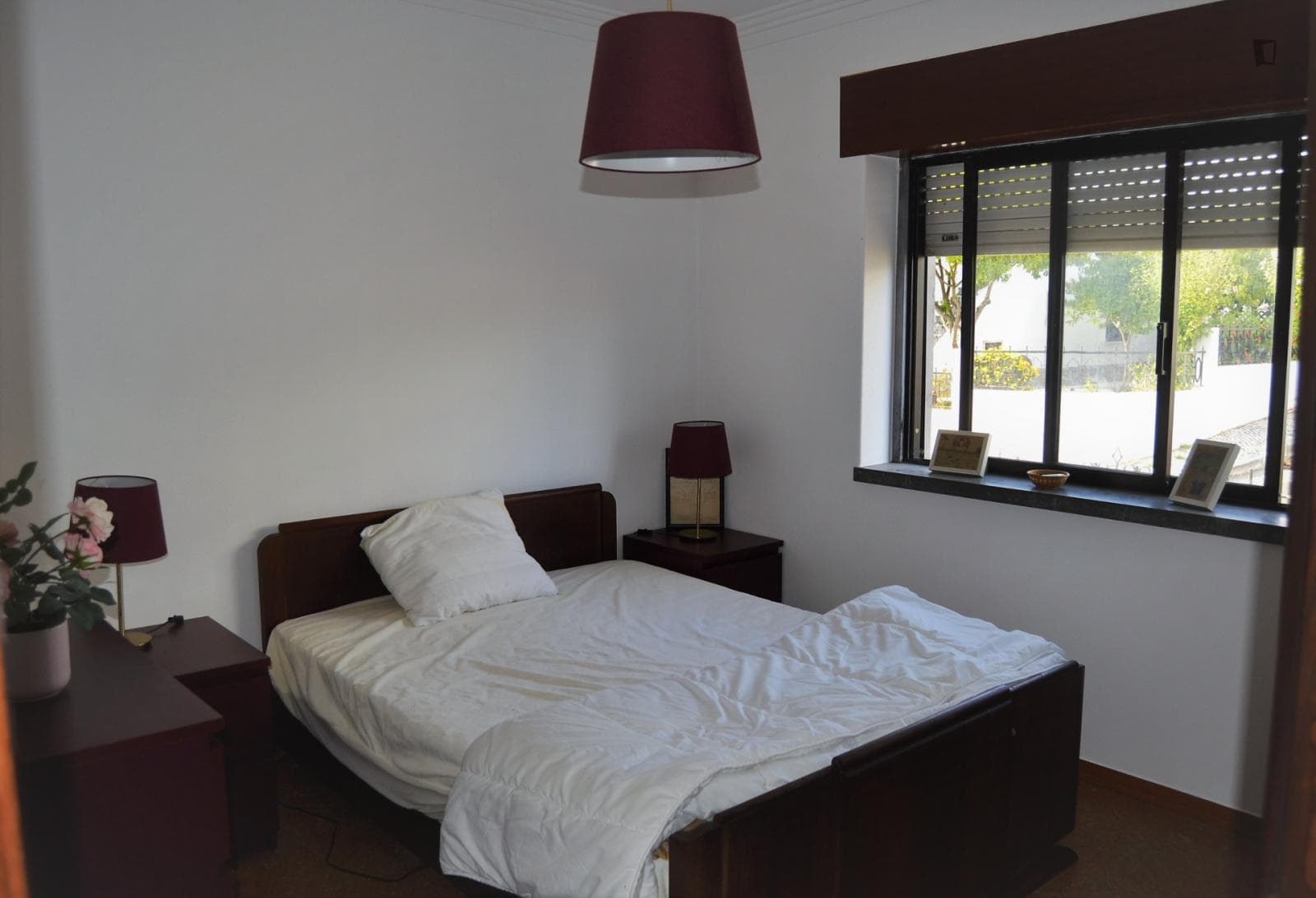 Fresh double bedroom close to Massamá-Barcarena Train Station photo 1