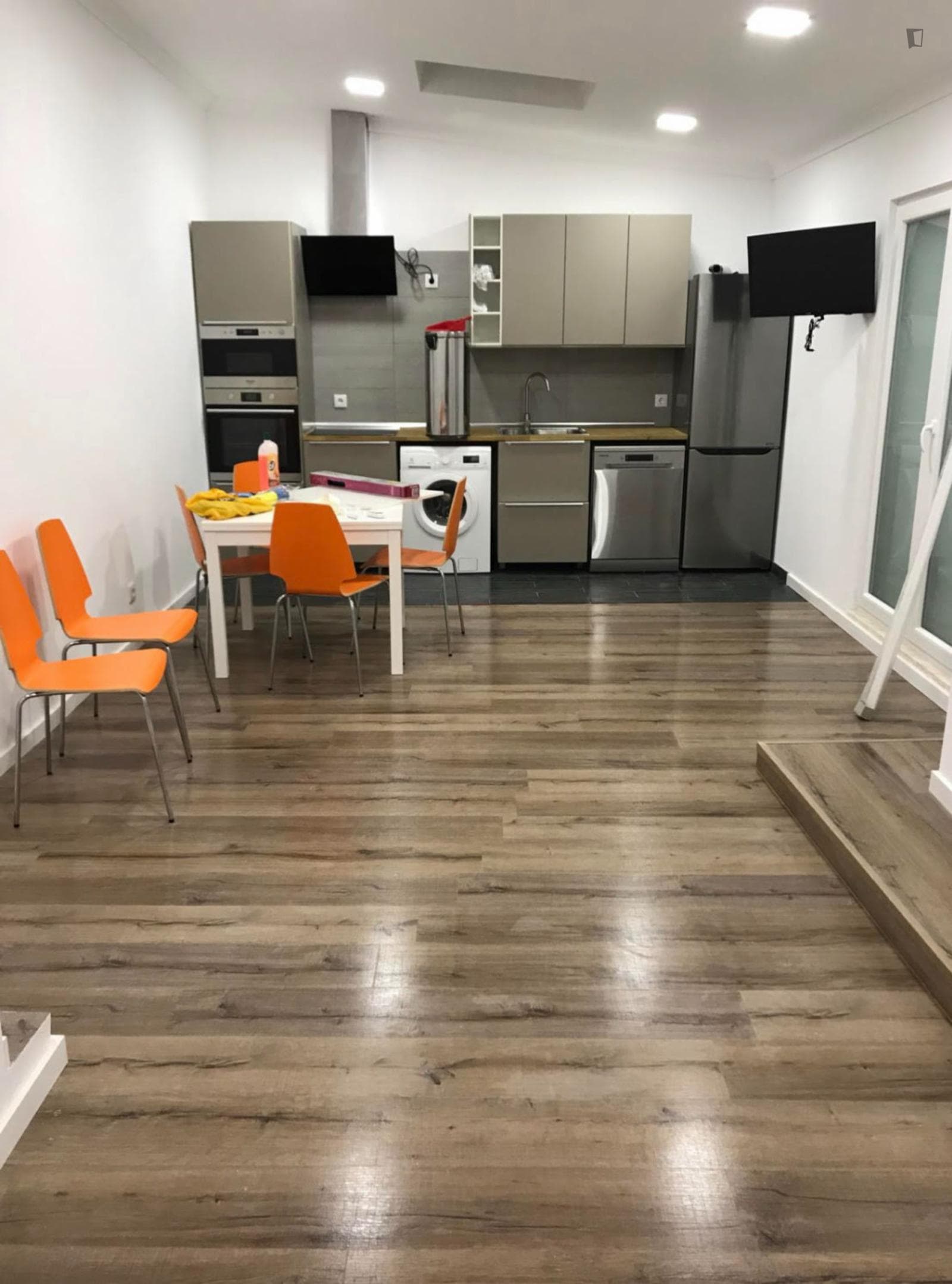 Welcoming 2-bedroom duplex apartment near the Areeiro metro photo 1