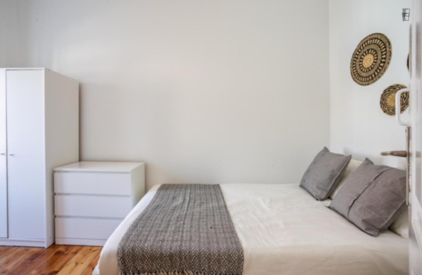 Fantastic double bedroom close to IADE Creative University photo 1
