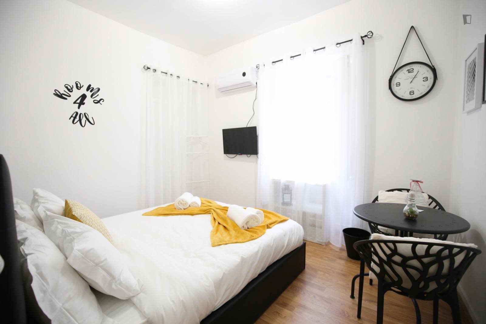 Tasteful double bedroom in São Bento photo 1