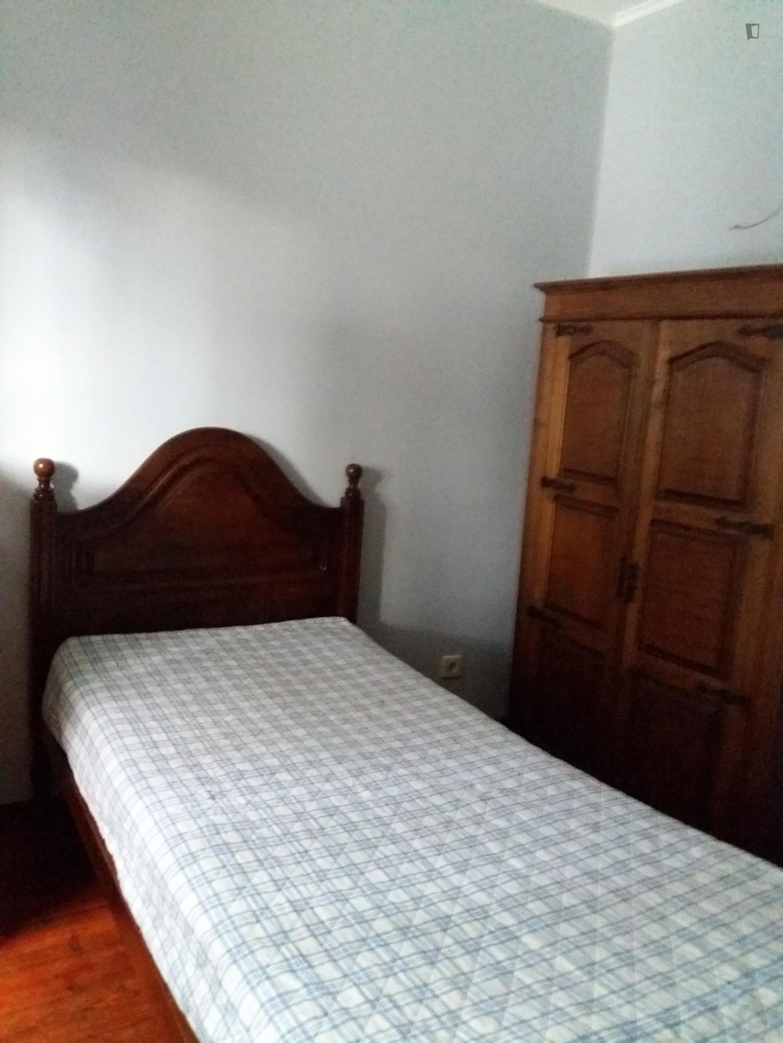 Snug single bedroom in a 4-bedroom house, near the Porto's University Hub photo 1
