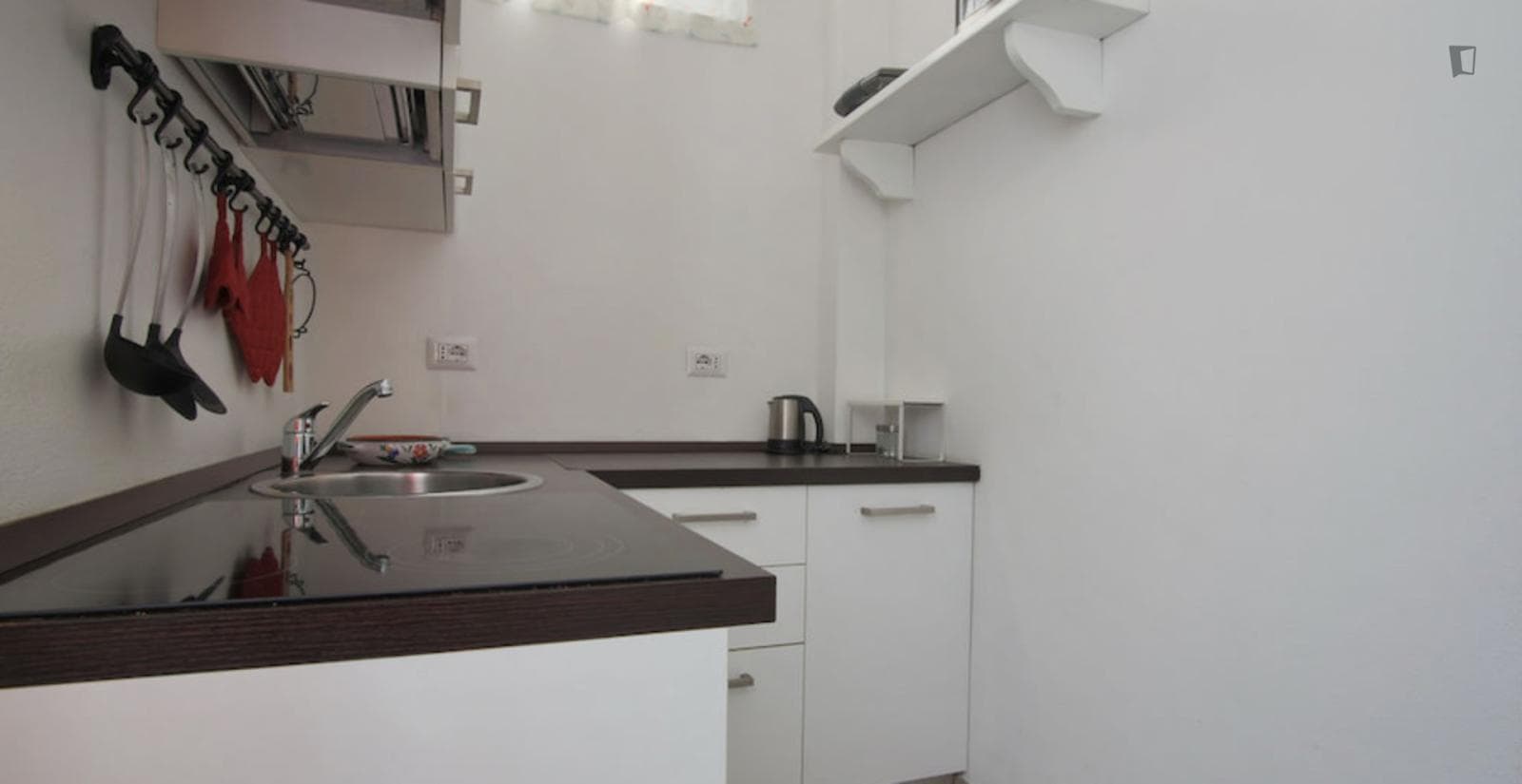 1-bedroom apartment photo 1