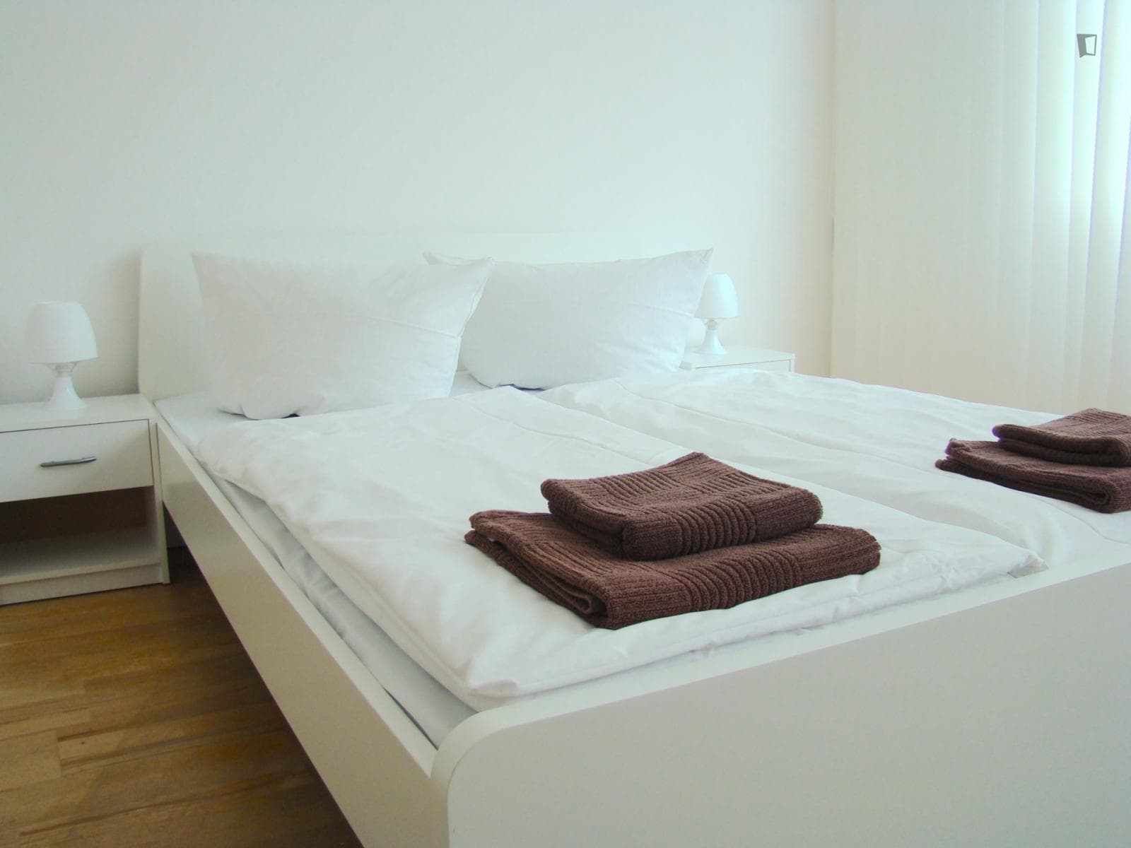 Bedroom with balcony in a shared apartment /POTSDAMER PLATZ! photo 1