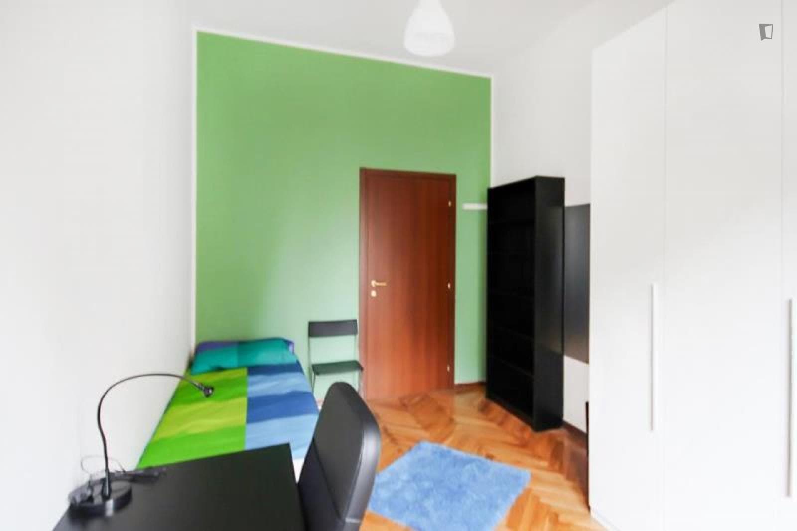Student-friendly single bedroom in Guastalla photo 1