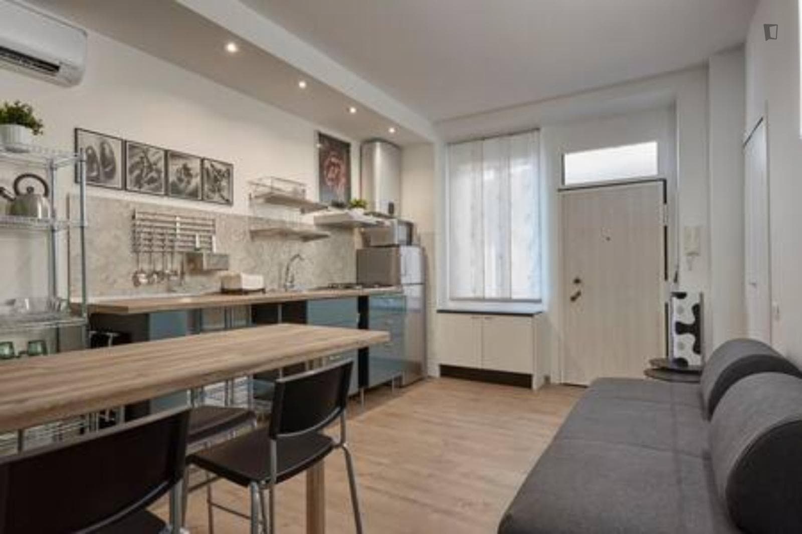 Comfortable 1-bedroom apartment with outdoor area close to Pasteur metro station photo 1