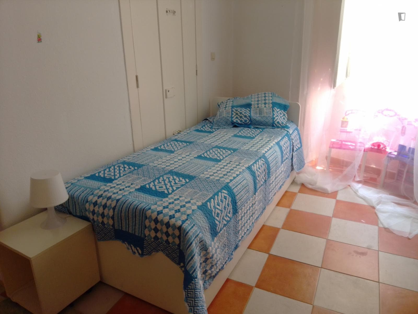 Neat and cosy single bedroom with a pull-out bed, in the Avenida da Liberdade area photo 1