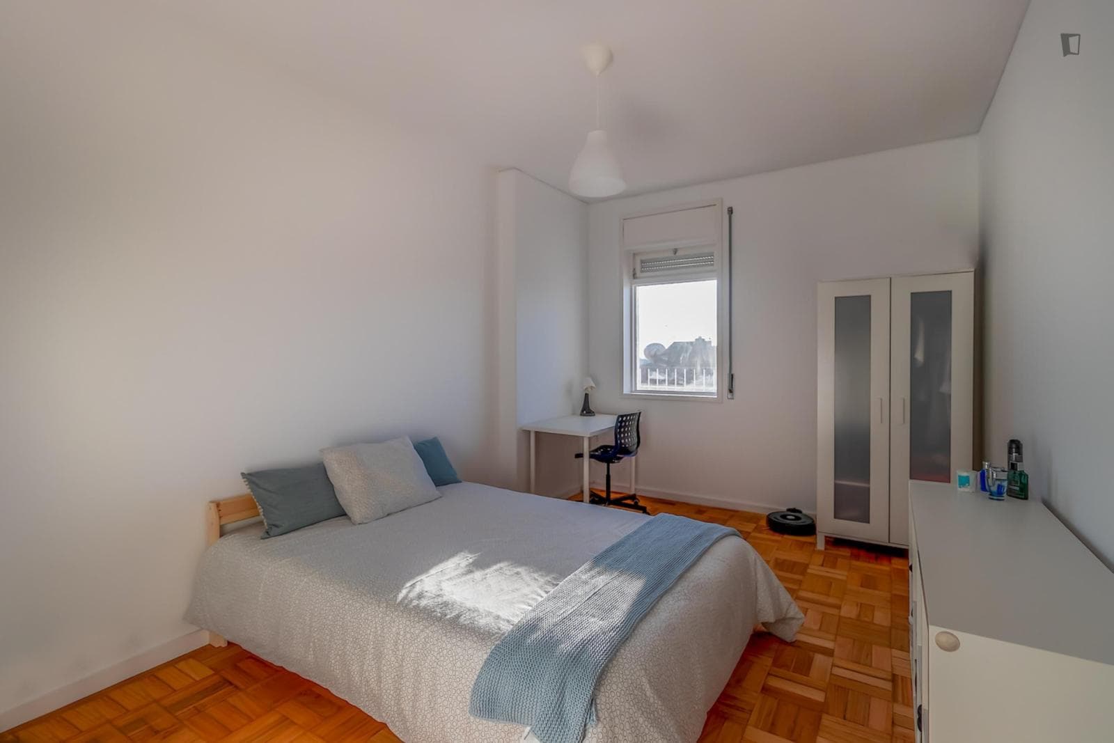 Cool double bedroom near the Casa da Música metro station photo 1