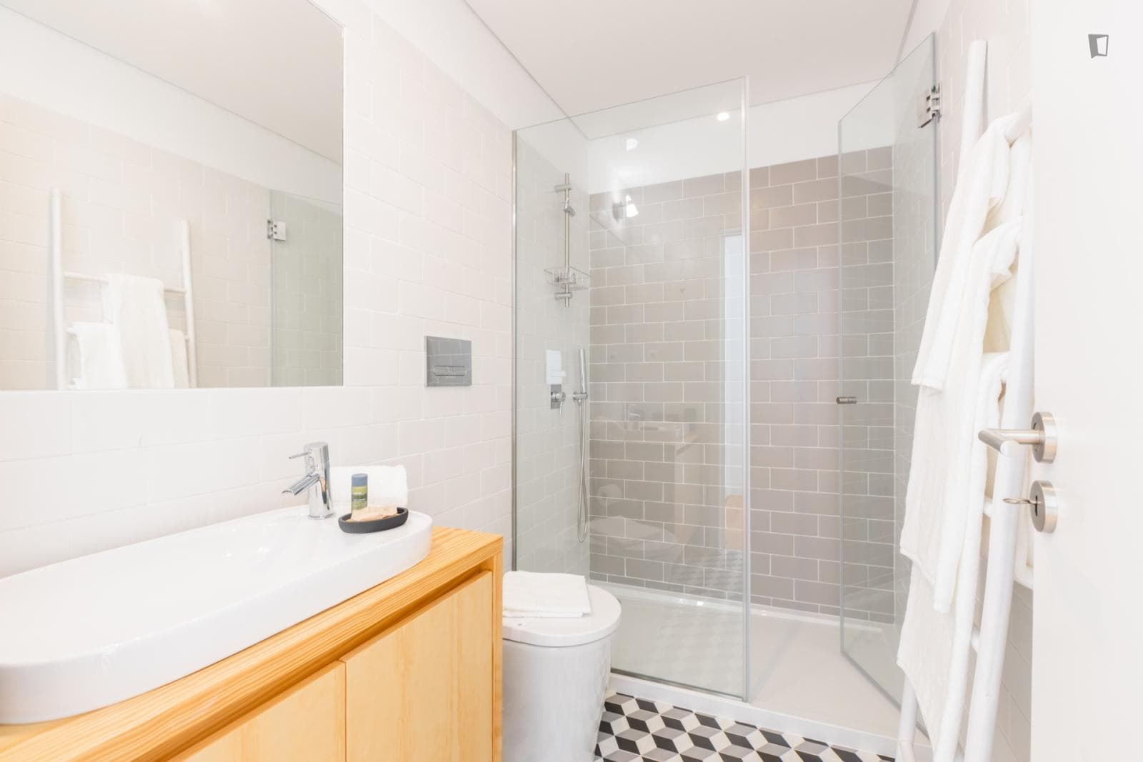 Dashing 1-bedroom apartment in Bonfim photo 1