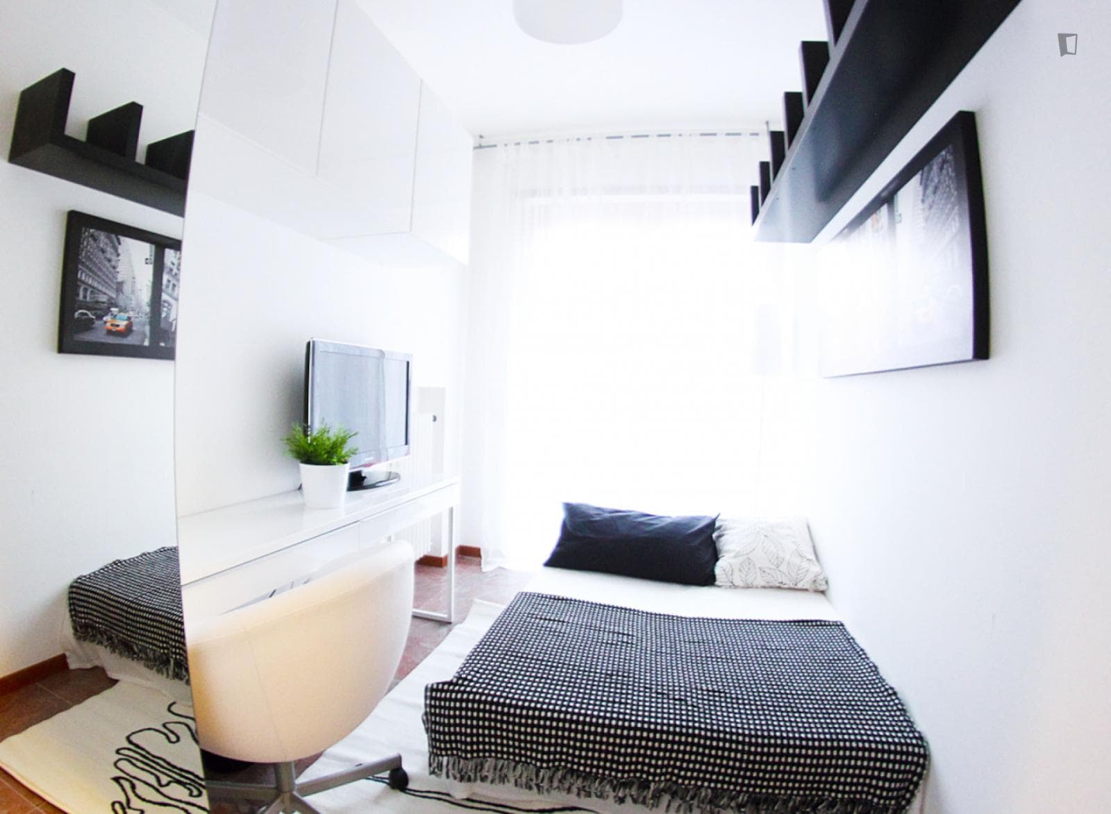Charming double bedroom in the residential Stadio San Siroo neighbourhood photo 1
