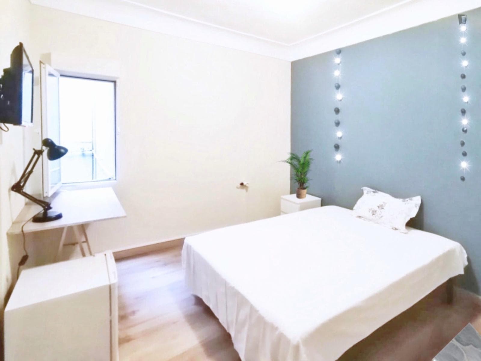 Double bedroom near the Alicante train station photo 1