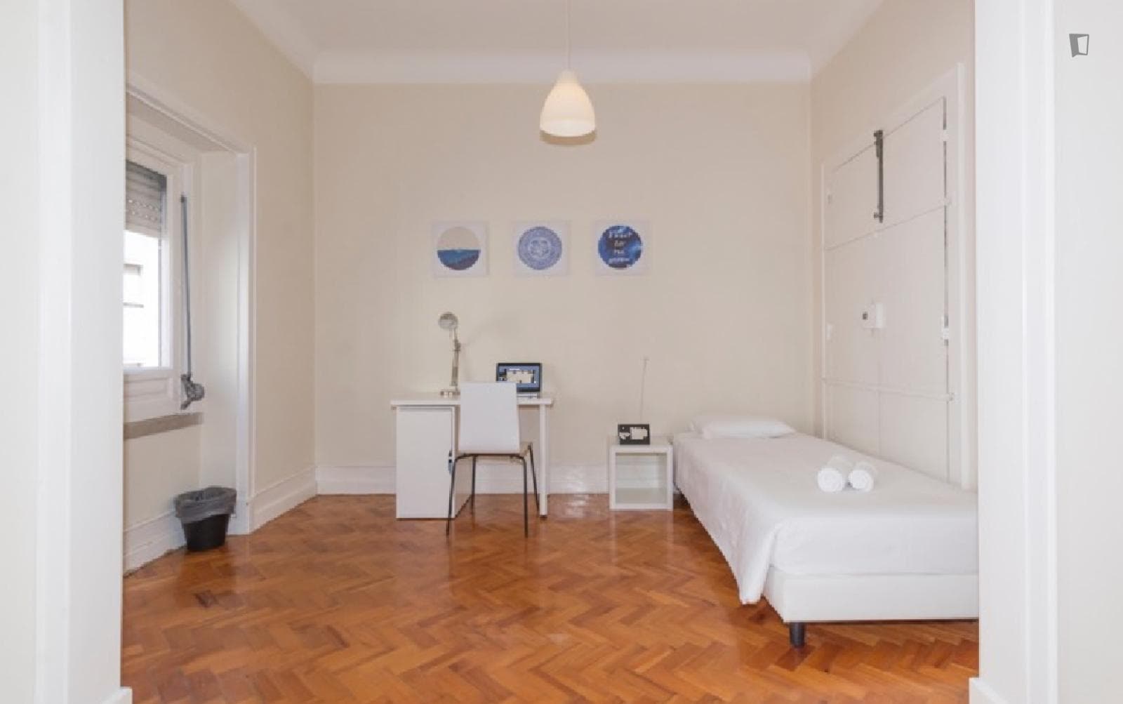 Twin bedroom with balcony ref 2914 photo 1