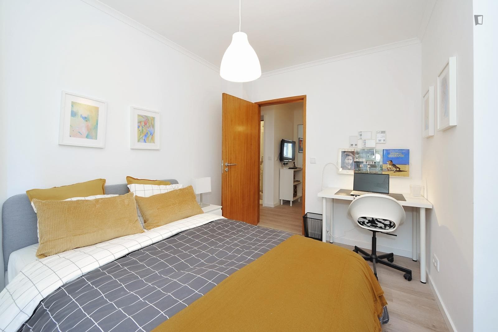 Nice double bedroom in Almada photo 1