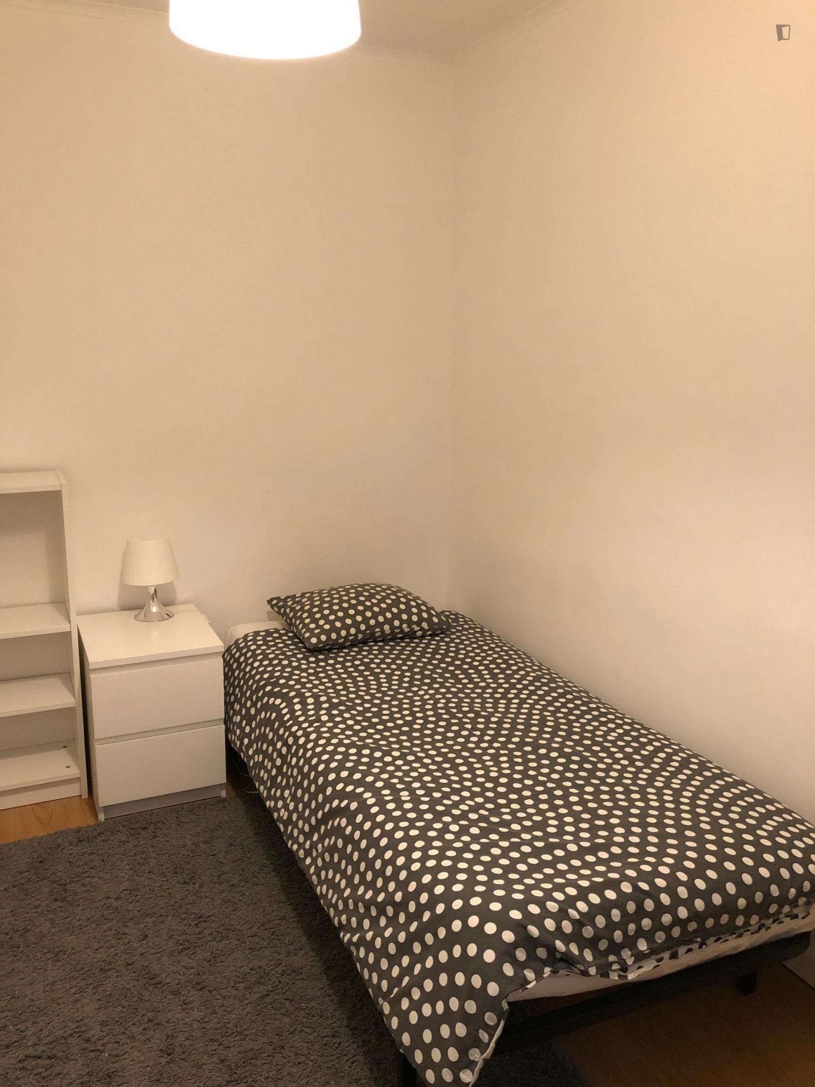 Appealing single bedroom near IST photo 1