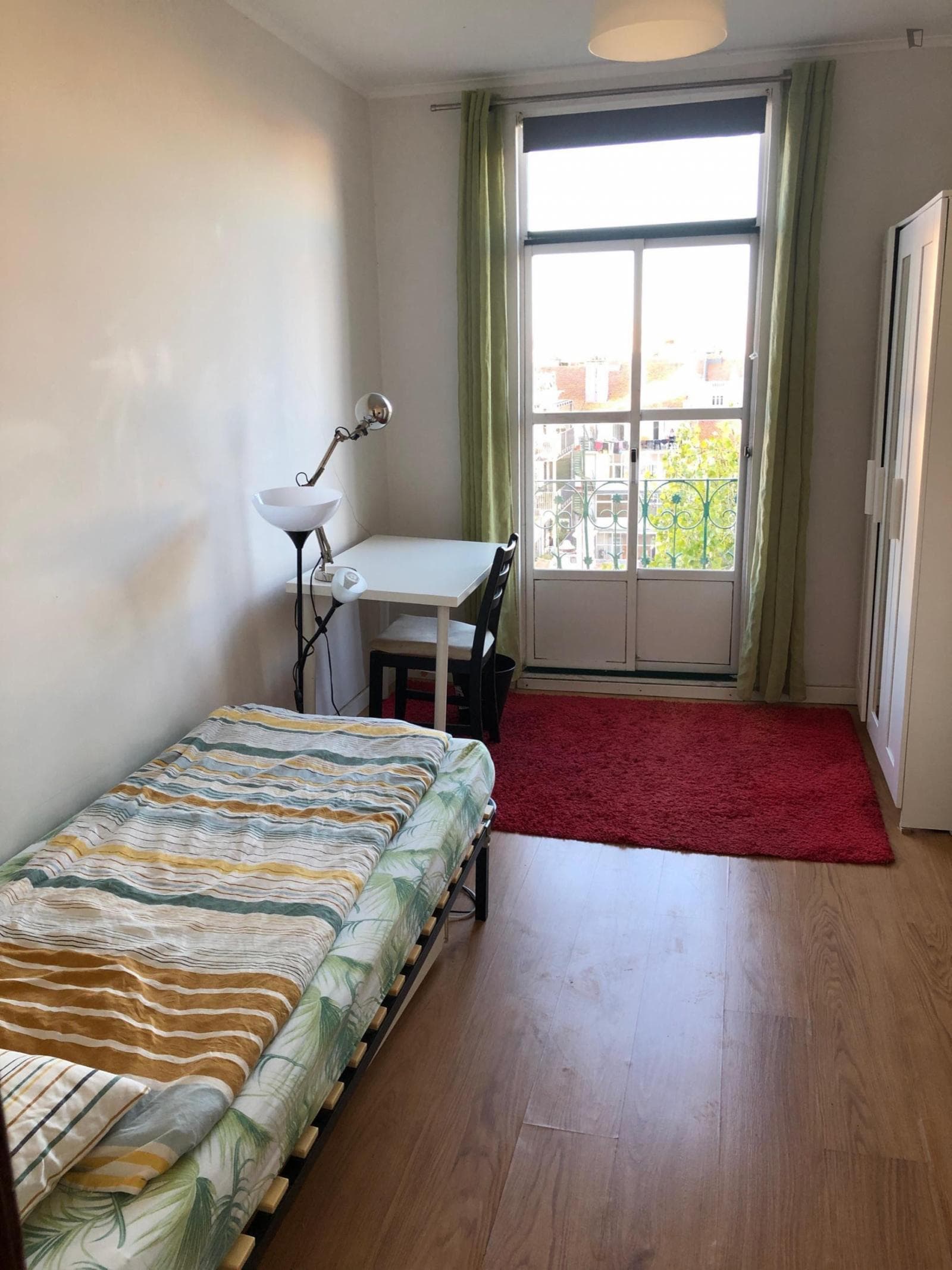 Tasteful single bedroom in São Sebastião photo 1