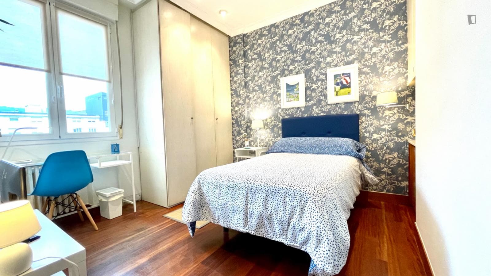 Inviting single bedroom near the Santimami/San Mamés metro photo 1