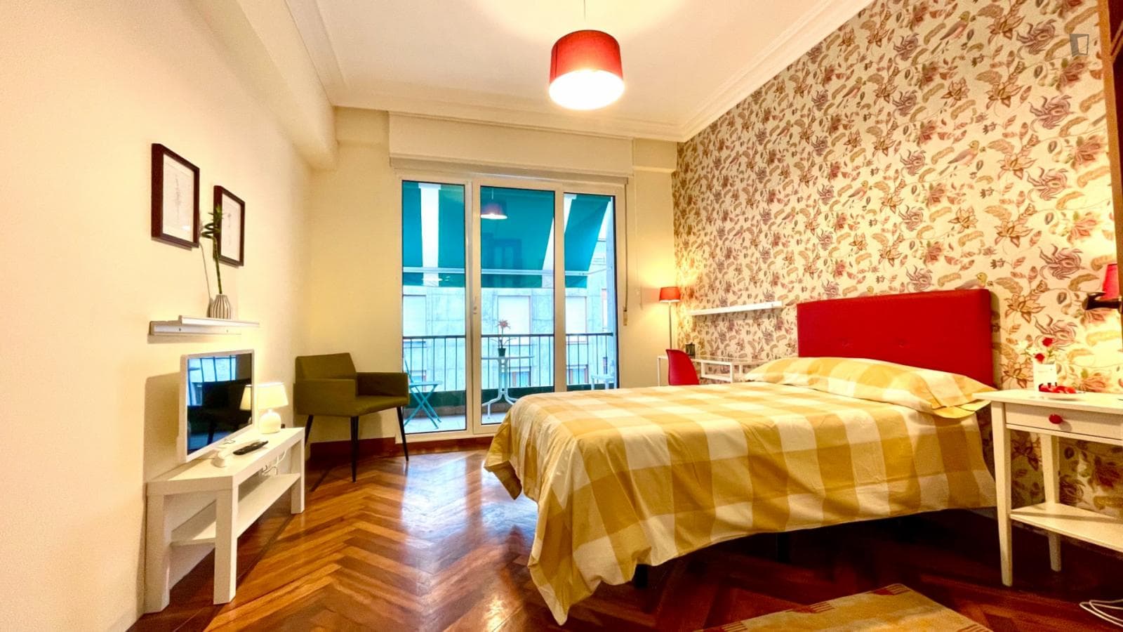 Really cool single bedroom with a balcony, in Indautxu photo 1