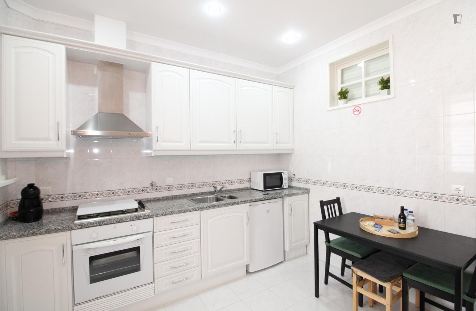 Well-equipped 2-bedroom apartment near the Sete Rios train station photo 1