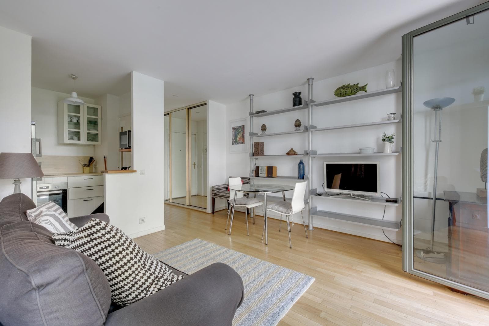 1-Bedroom apartment, with an outdoor area, in Beaugrenelle photo 1