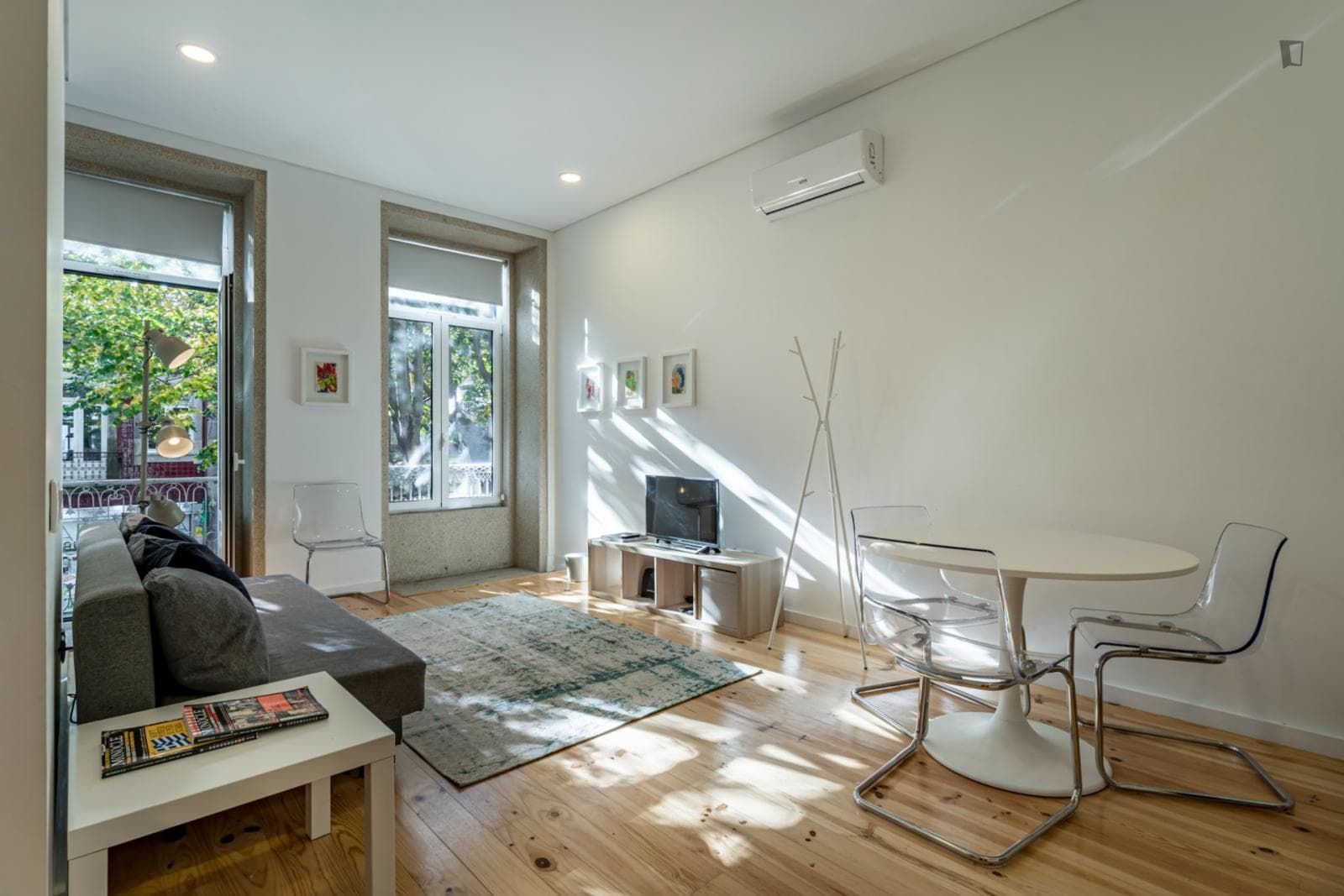 Beautiful 1-bedroom apartment next to Faculdade de Belas Artes in Porto photo 1