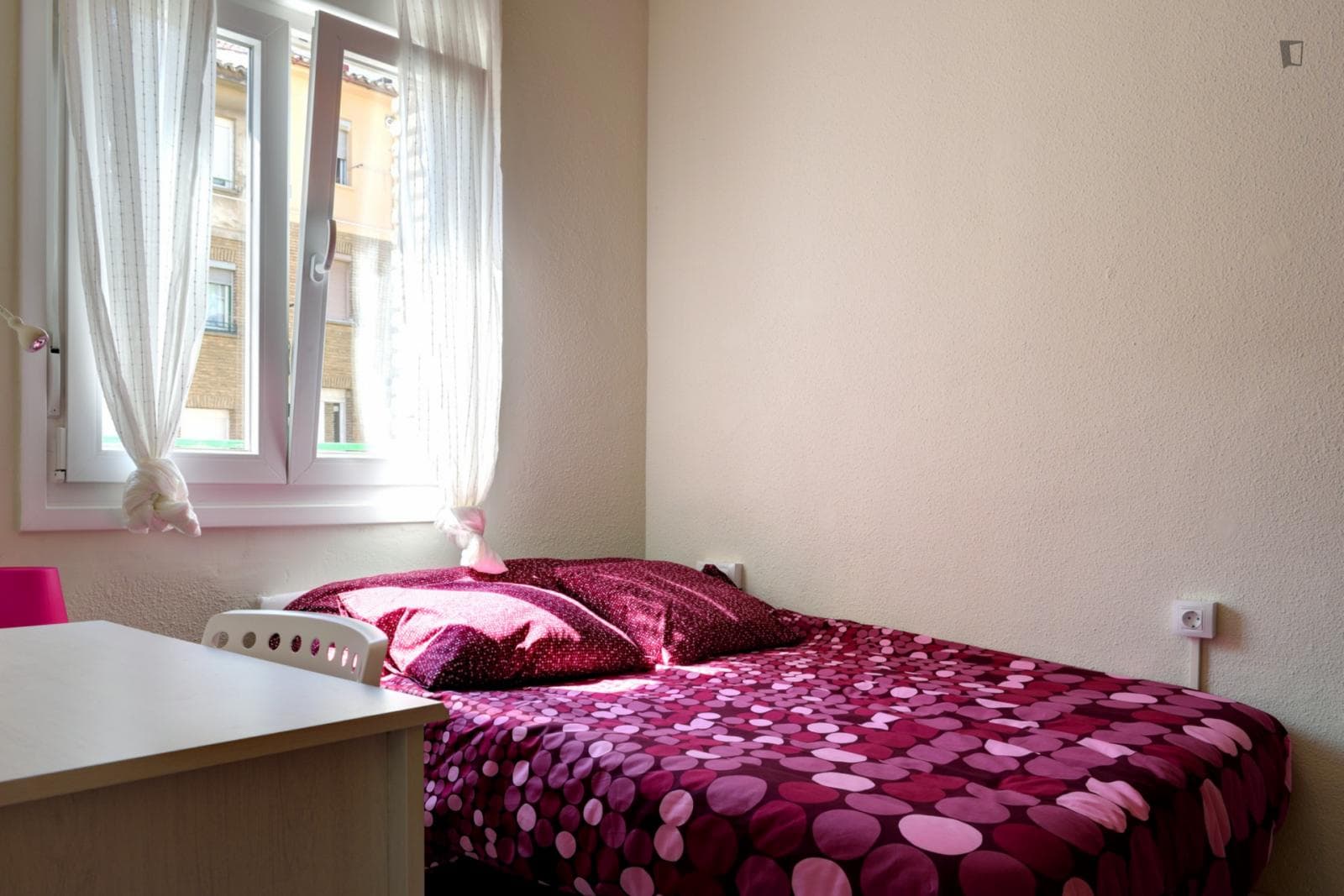 Very cool double bedroom near Parque de las Delicias photo 1