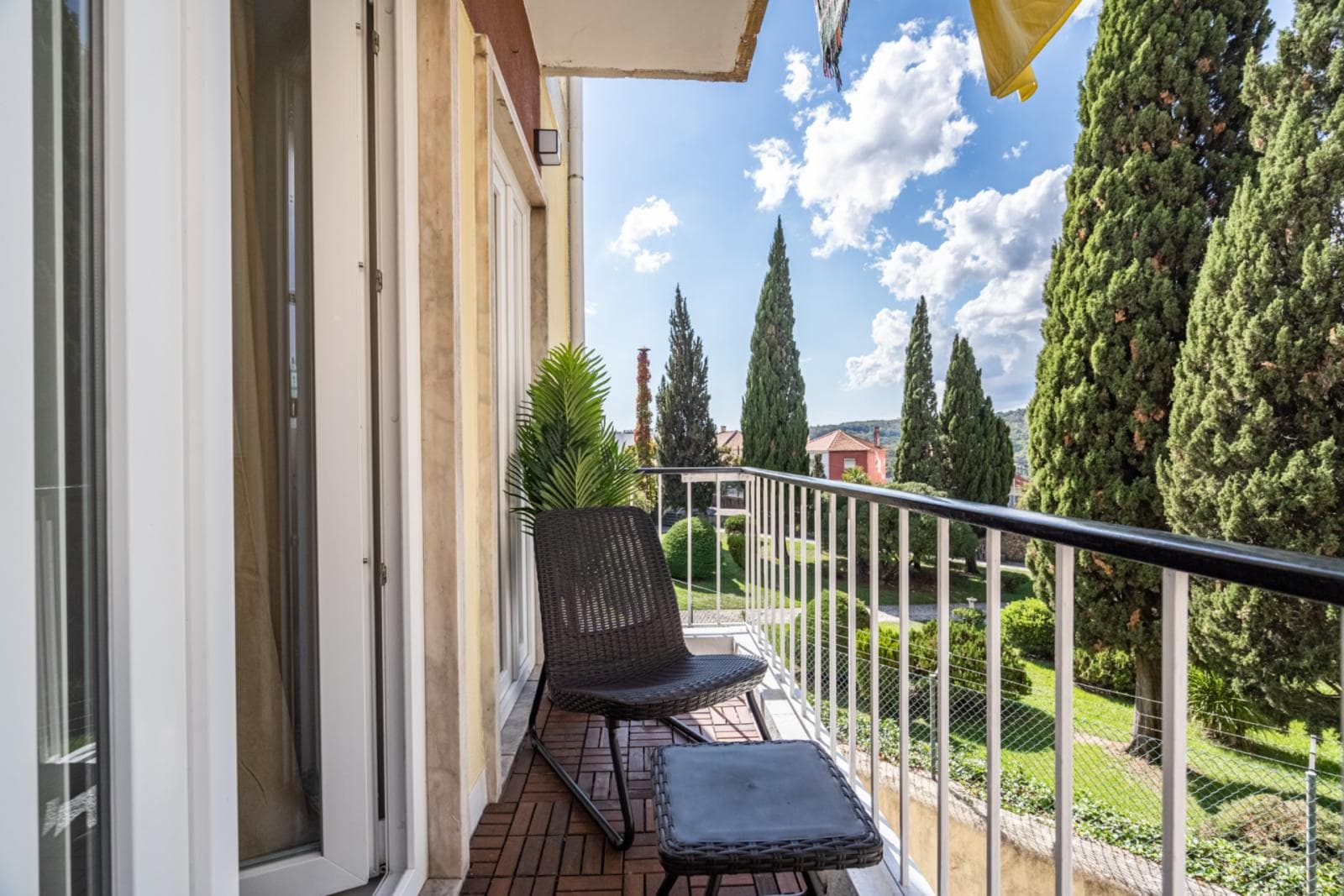 Attractive 2-bedroom apartment in Campolide photo 1