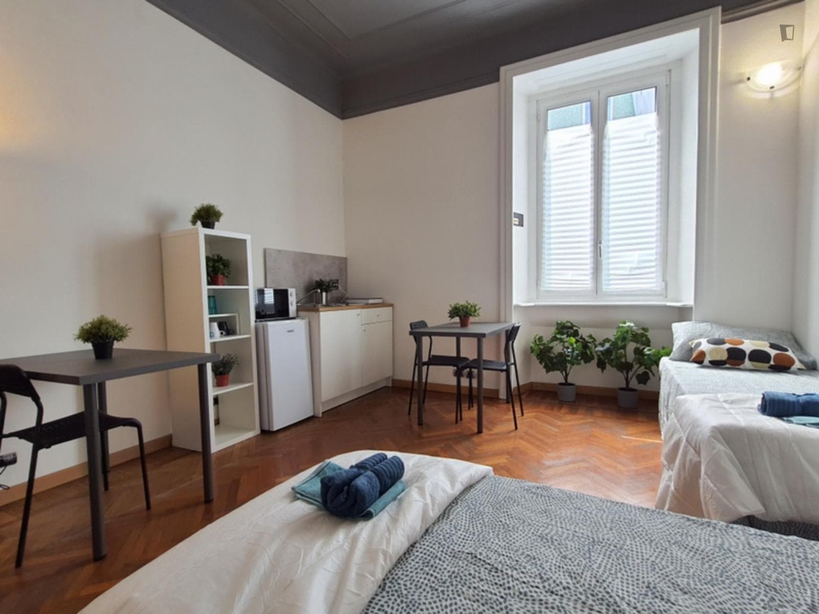 CITYLIFE - CENTRAL - SHARMING- BIG ROOM WITH 2 BEDS AND EXLUSIVE USE kitchenette photo 1