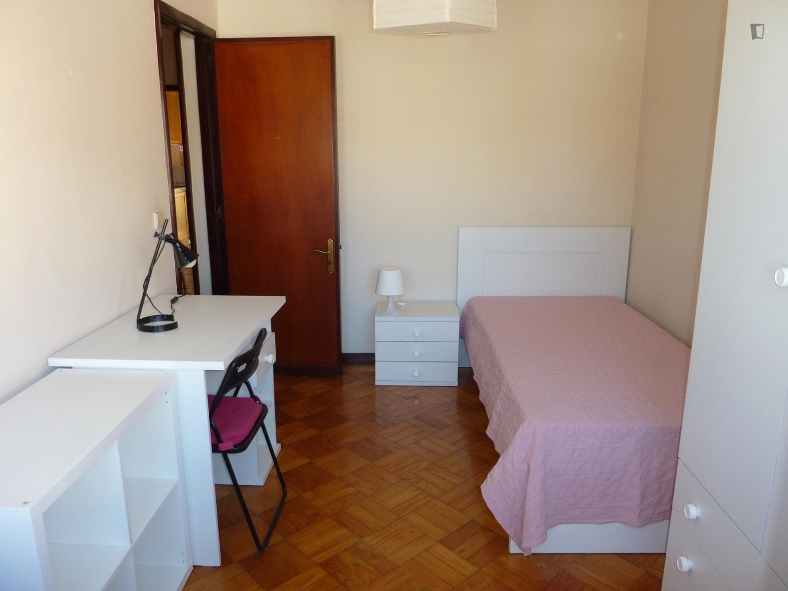Bright single bedroom near the Faria Guimarães metro photo 1