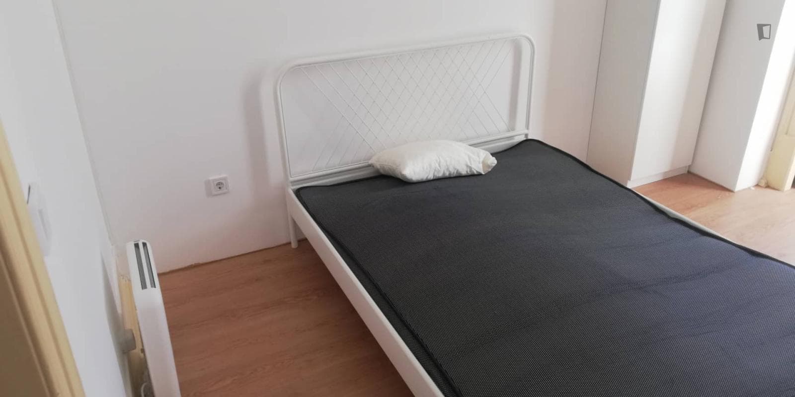 Snug double bedroom near Intendente metro station photo 1