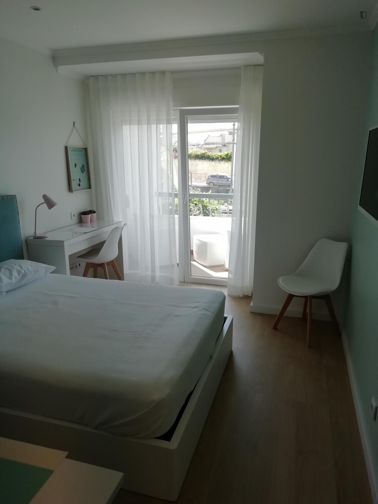 Double bedroom, with private bathroom and balcony photo 1