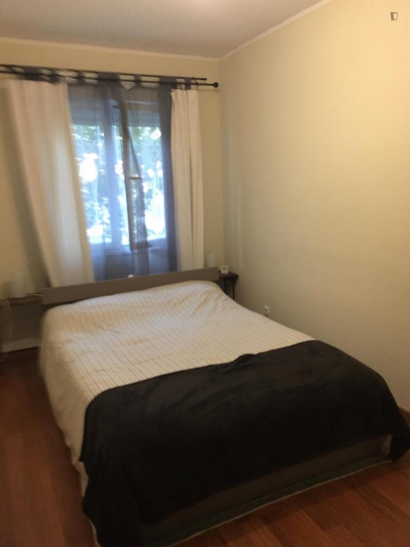 Neat double bedroom in 2-bedroom apartment in Santo António dos Cavaleiros photo 1