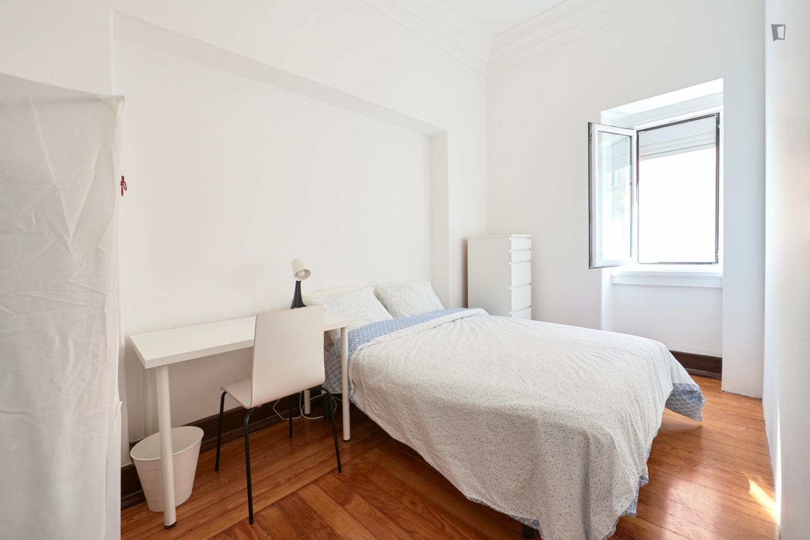 Double bedroom in a student flat, near the Saldanha metro photo 1