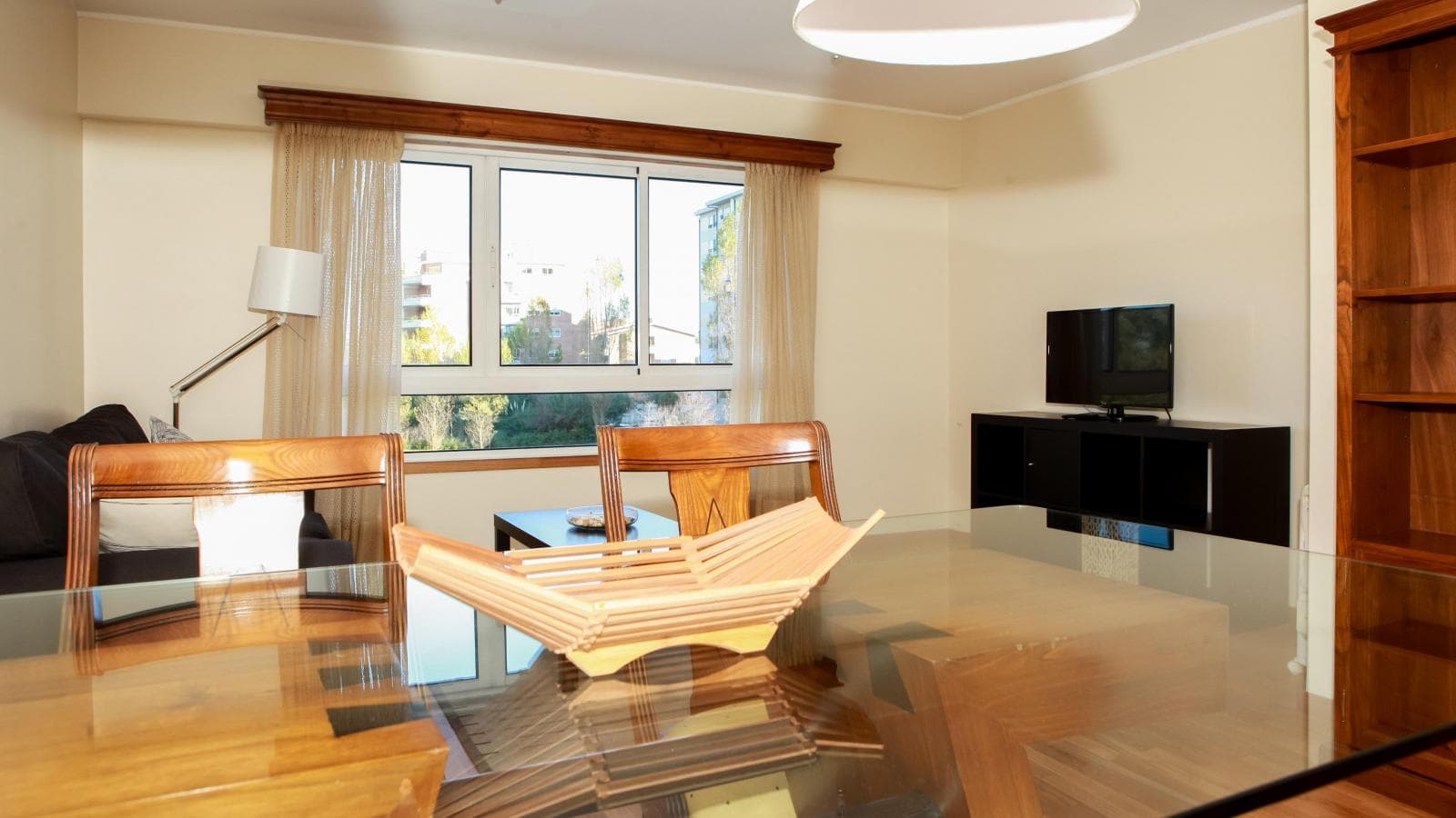 Great single bedroom in spacious apartment with 3 bedrooms photo 1