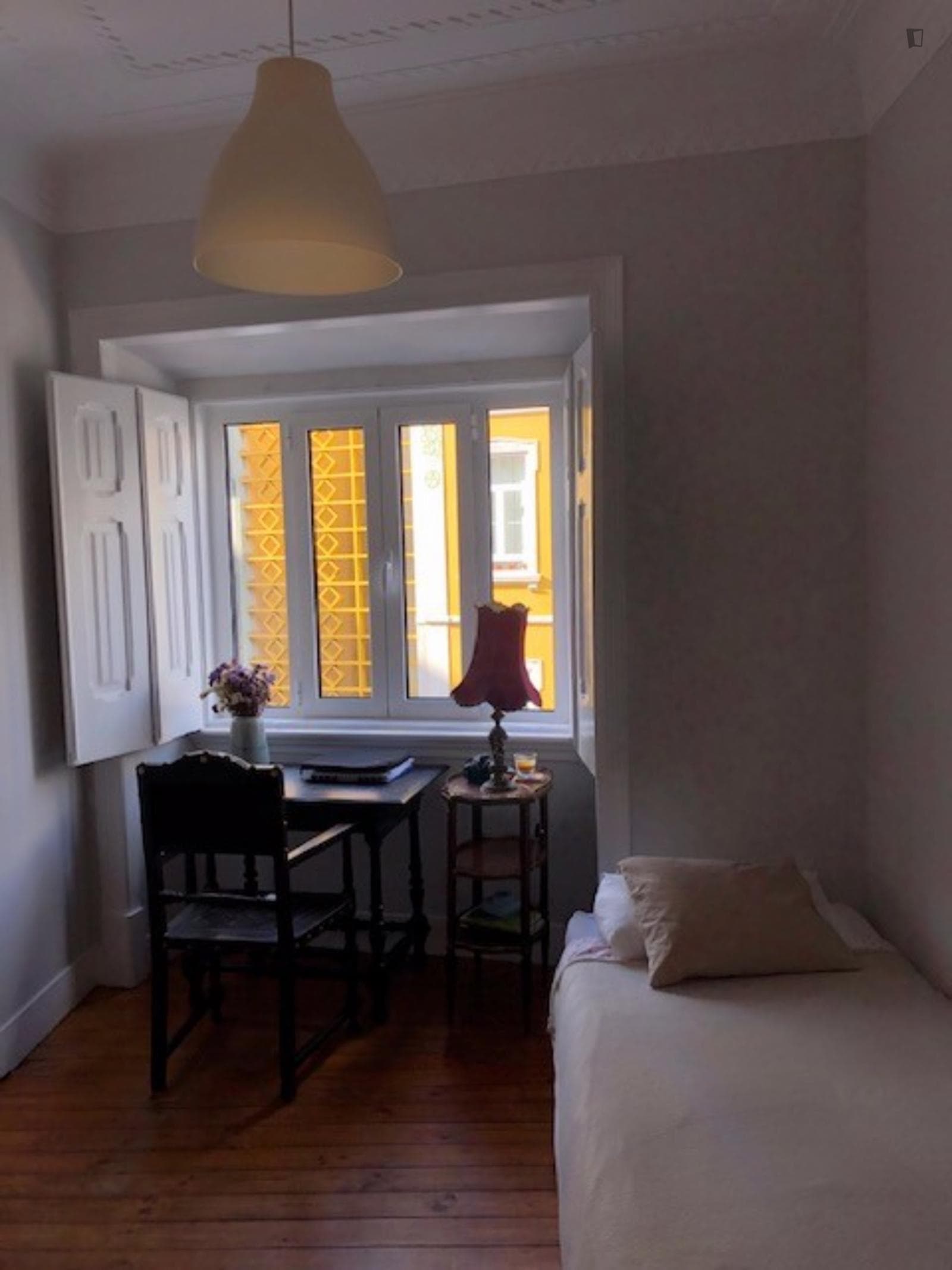 Comfy single bedroom in typical Graça photo 1