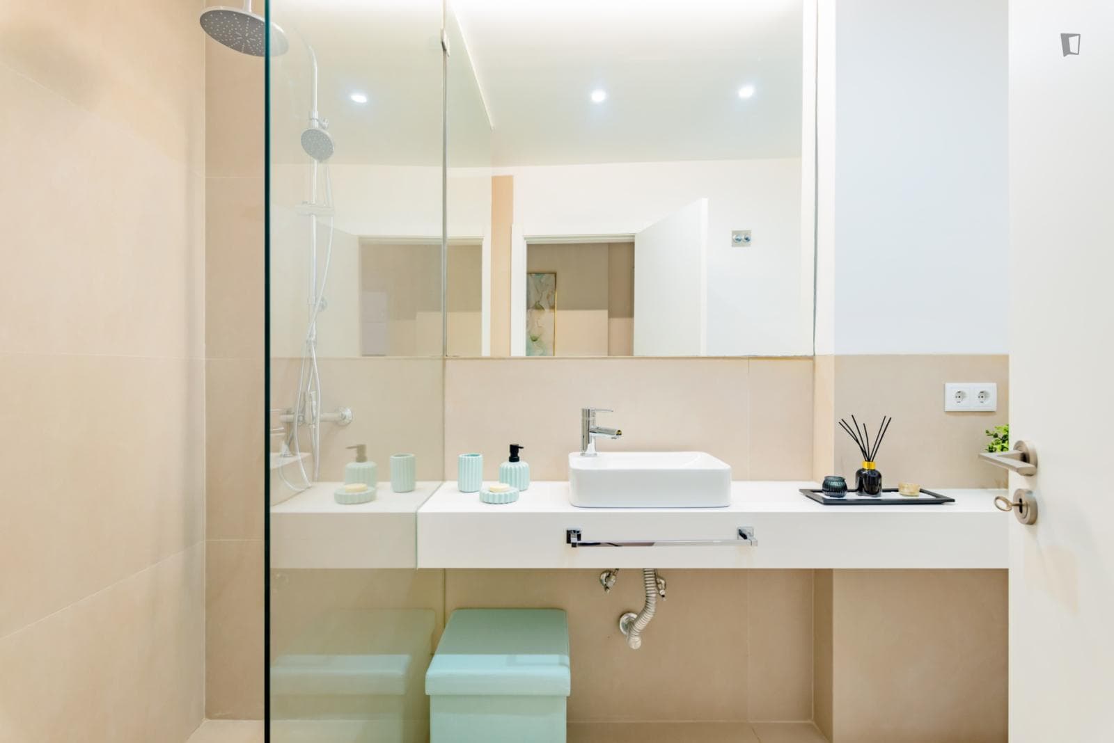 Elegant 3-bedroom apartment in Paço de Arcos photo 1