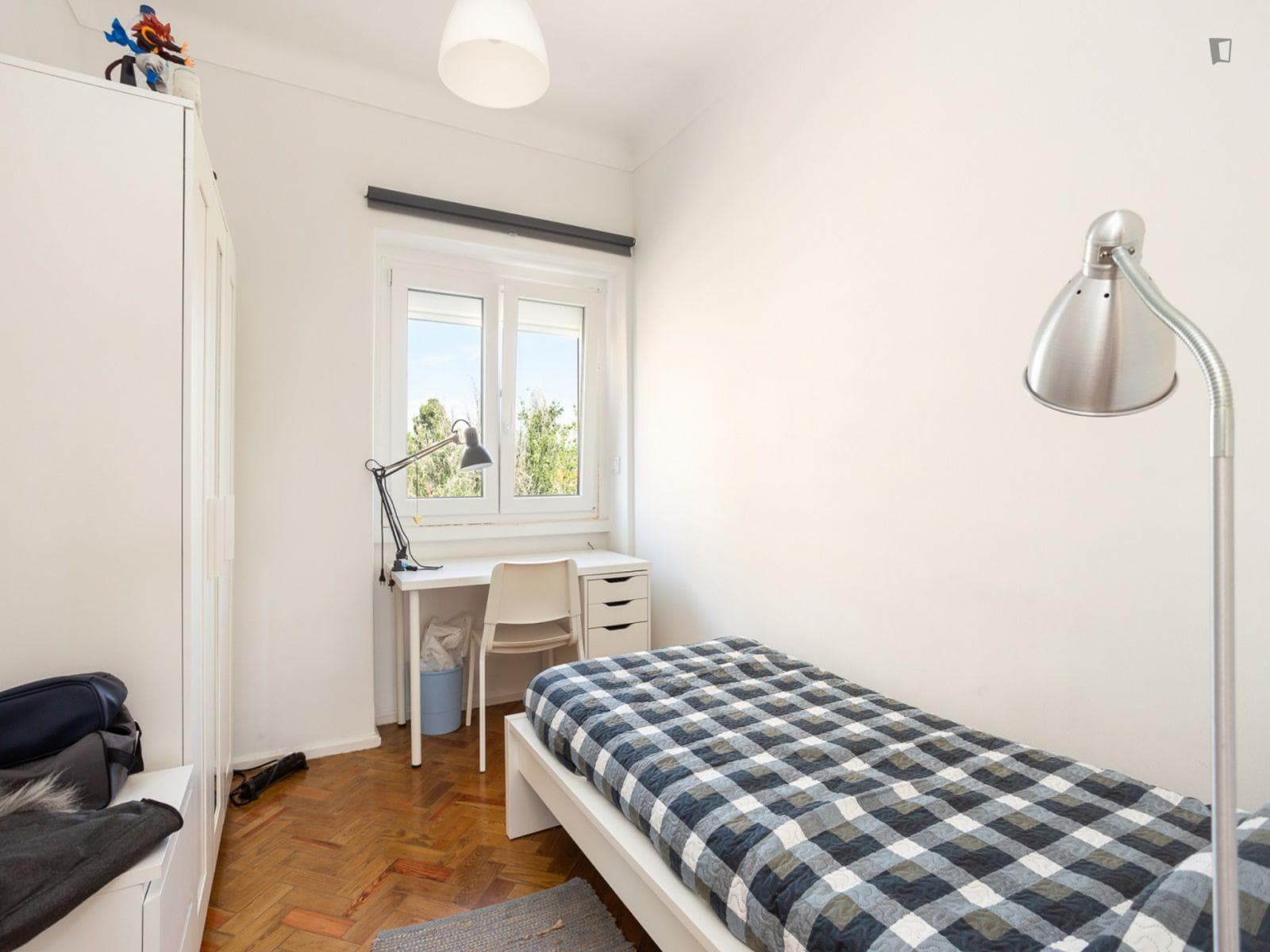 Modern single bedroom close to Alvalade metro station photo 1