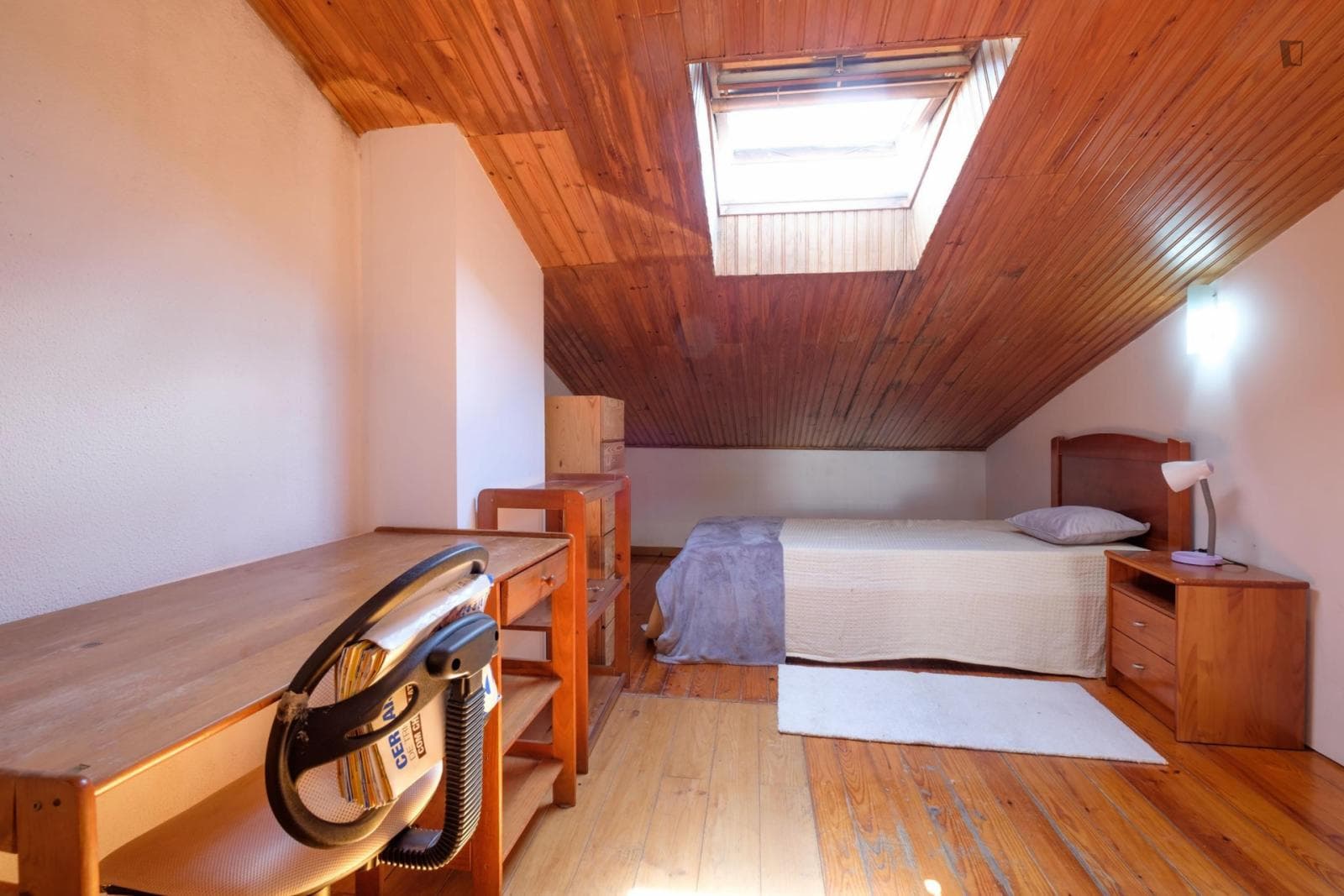 Comfortable and cozy bedroom in a student apartment, in Coimbra photo 1