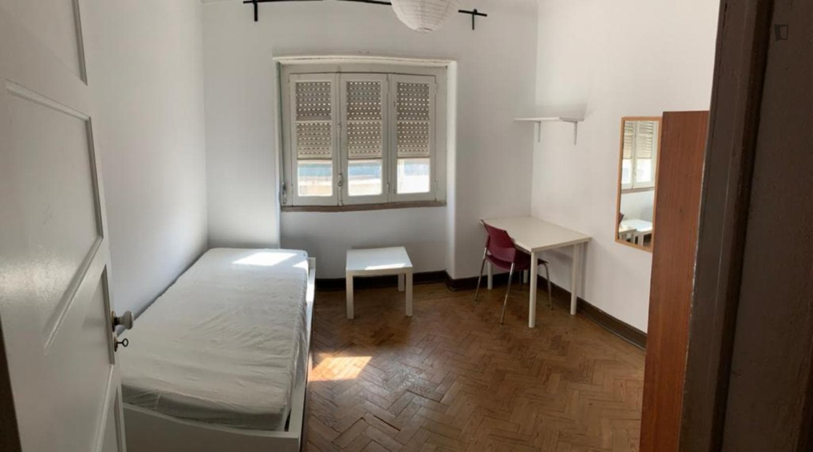 Great double bedroom close to Instituto Universitário de Lisboa 3 photo 1