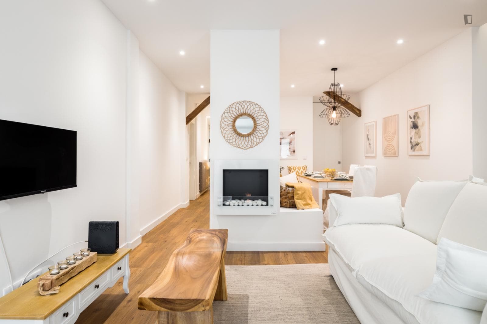 Charming 1-bedroom apartment near Time Out Market and Cais do Sodre metro station photo 1